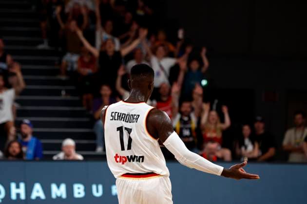 Sport Themen der Woche KW32 13.08.2023, Deutscher Basketball Bund, Supercup 2023, Hamburg, edel-optics.de Arena, Finale, Deutschland - Kanada, Dennis Schröder (GER, No17) jubelt Hamburg edel-optics.de Arena Hamburg Germany *** 13 08 2023, German Basketball Federation, Supercup 2023, Hamburg, edel optics de Arena, final, Germany Canada, Dennis Schröder GER, No17 cheers Hamburg edel optics de Arena Hamburg Germany