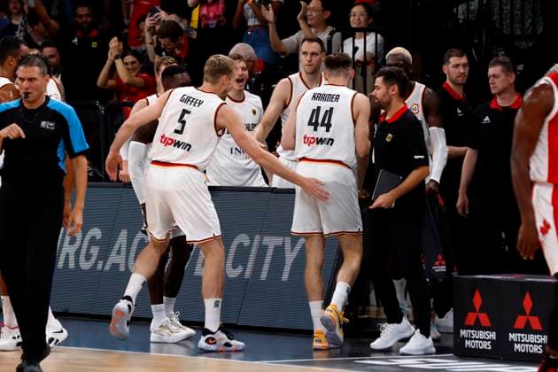 13.08.2023, Deutscher Basketball Bund, Supercup 2023, Hamburg, edel-optics.de Arena, Finale, Deutschland - Kanada, Niels Giffey (GER, No5), David Krämer (GER, No44) jubeln Hamburg edel-optics.de Arena Hamburg Germany