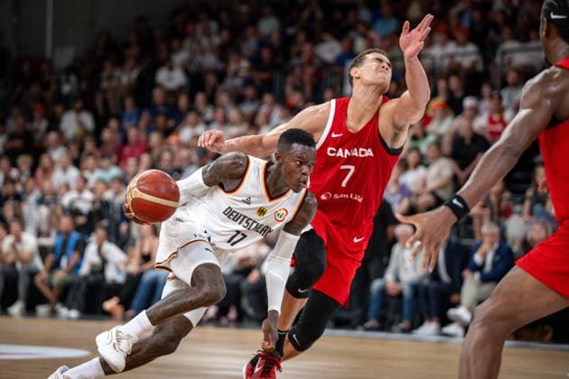 Basketball Hamburg 13.08.2023 DBB Nationalmannschaft der Männer Länderspiel Testspiel Supercup Deutschland (GER) - Kanada (CAN) Dennis Schröder Schroeder (Deutschland, No.17) Schröder Schroder Dwight Powell (Kanada, No.07)