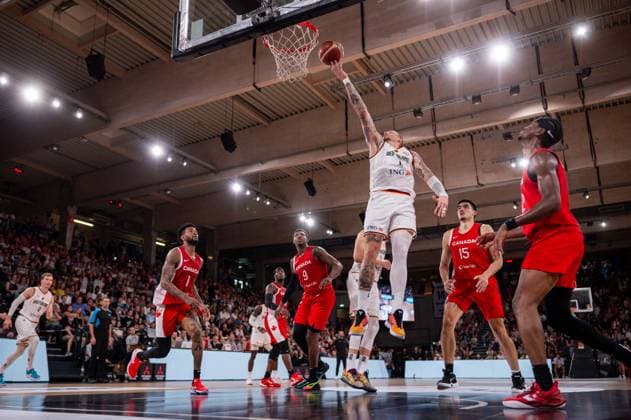 Basketball Hamburg 13.08.2023 DBB Nationalmannschaft der Männer Länderspiel Testspiel Supercup Deutschland (GER) - Kanada (CAN) Daniel Theis (Deutschland, No.10)