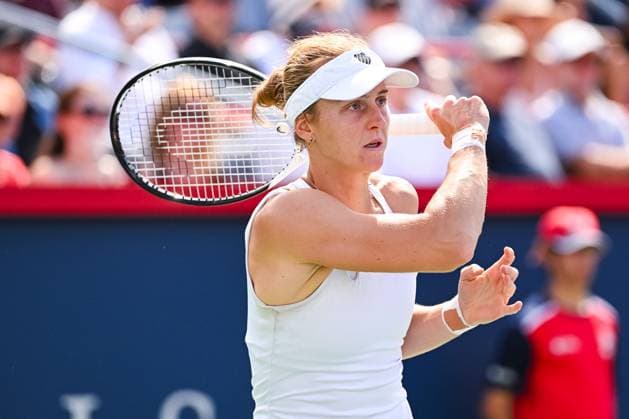 MONTREAL, QC - AUGUST 13: Liudmila Samsonova returns the ball during semi final at WTA, Tennis Damen National Bank Open on August 13, 2023 at IGA Stadium in Montreal, QC (Photo by Icon Sportswire) TENNIS: AUG 13 National Bank Open EDITORIAL USE ONLY Icon230813001