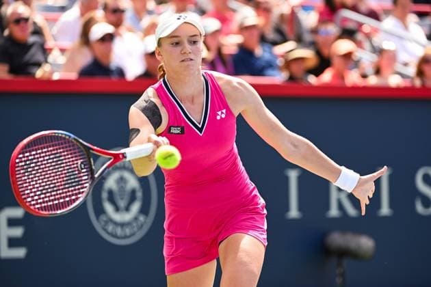 MONTREAL, QC - AUGUST 13: Elena Rybakina (KAZ) returns the ball during semi final at WTA, Tennis Damen National Bank Open on August 13, 2023 at IGA Stadium in Montreal, QC (Photo by Icon Sportswire) TENNIS: AUG 13 National Bank Open EDITORIAL USE ONLY Icon230813004