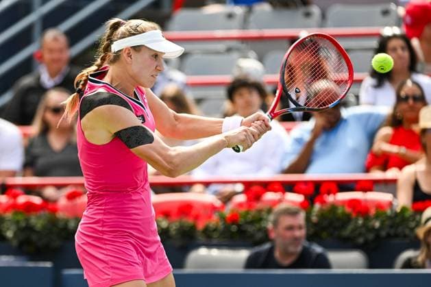 MONTREAL, QC - AUGUST 13: Elena Rybakina (KAZ) returns the ball during semi final at WTA, Tennis Damen National Bank Open on August 13, 2023 at IGA Stadium in Montreal, QC (Photo by Icon Sportswire) TENNIS: AUG 13 National Bank Open EDITORIAL USE ONLY Icon230813007