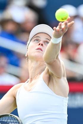 MONTREAL, QC - AUGUST 13: Liudmila Samsonova serves the ball during semi final at WTA, Tennis Damen National Bank Open on August 13, 2023 at IGA Stadium in Montreal, QC (Photo by Icon Sportswire) TENNIS: AUG 13 National Bank Open EDITORIAL USE ONLY Icon230813023