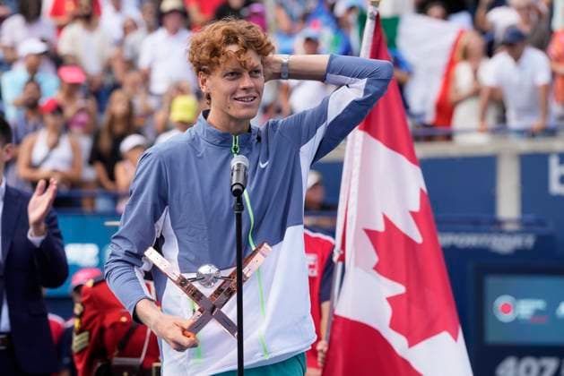August 13, 2023, Toronto, ON, CANADA: Jannik Sinner of Italy holds the trophy after beating Alex de Minaur of Australia to win the men s final of the National Bank Open in Toronto on Sunday, Aug. 13, 2023. Canada News - August 13, 2023  - ZUMAc35_ 20230813_zaf_c35_087 Copyright: xFrankxGunnx