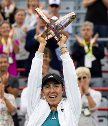 August 13, 2023, MONTREAL, PQ, Canada: Jessica Pegula of the United States, hoists the trophy following her win over Liudmila Samsonova of Russia, in the final of the National Bank Open tennis tournament in Montreal, Sunday, Aug.13, 2023. Canada News - August 13, 2023 - ZUMAc35_ 20230813_zaf_c35_110 Copyright: xChristinnexMuschix