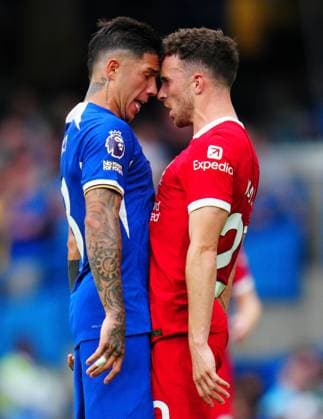 Sport Themen der Woche KW32 Sport Bilder des Tages Mandatory Credit: Photo by Javier Garcia Shutterstock (14051010lv) Enzo Fernández of Chelsea and Diogo Jota of Liverpool square up Chelsea v Liverpool, Premier League, Football, Stamford Bridge, London, UK - 13 Aug 2023 EDITORIAL USE ONLY No use with unauthorised audio, video, data, fixture lists, club league logos or live services. Online in-match use limited to 120 images, no video emulation. No use in betting, games or single club league player publications. Chelsea v Liverpool, Premier League, Football, Stamford Bridge, London, UK - 13 Aug 2023 EDITORIAL USE ONLY No use with unauthorised audio, video, data, fixture lists, club league logos or live services. Online in-match use limited to 120 images, no video emulation. No use in betting, games or single club league player publications.  Copyright: xJavierxGarcia Shutterstockx 14051010lv