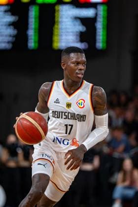 Basketball Hamburg 13.08.2023 DBB Nationalmannschaft der Männer Länderspiel Testspiel Supercup Deutschland (GER) - Kanada (CAN) Dennis Schröder Schroeder (Deutschland, No.17) Schröder Schroder
