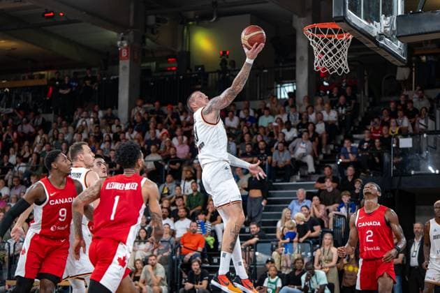Basketball Hamburg 13.08.2023 DBB Nationalmannschaft der Männer Länderspiel Testspiel Supercup Deutschland (GER) - Kanada (CAN) Daniel Theis (Deutschland, No.10)