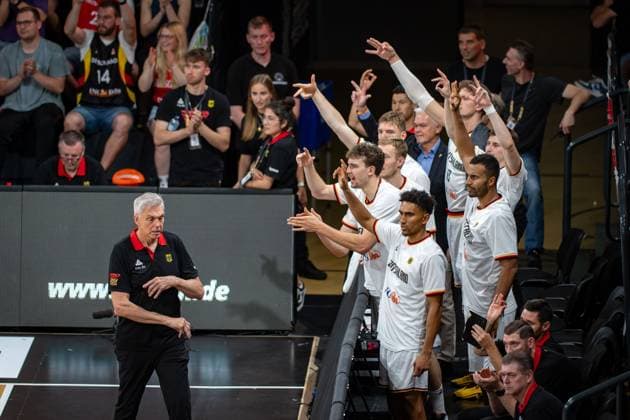 Basketball Hamburg 13.08.2023 DBB Nationalmannschaft der Männer Länderspiel Testspiel Supercup Deutschland (GER) - Kanada (CAN) Jubel Deutschland Maodo Lo (Deutschland, No.04) Franz Wagner (Deutschland, No.09) Johannes Thiemann (Deutschland, No.32) und andere