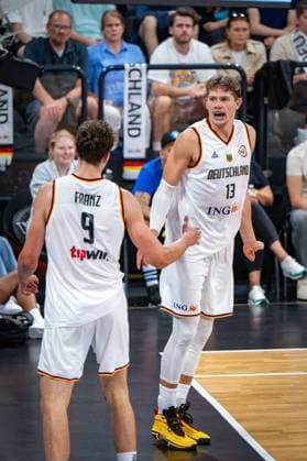 Basketball Hamburg 13.08.2023 DBB Nationalmannschaft der Männer Länderspiel Testspiel Supercup Deutschland (GER) - Kanada (CAN) Moritz Wagner (Deutschland, No.13) Franz Wagner (Deutschland, No.09) Brüder