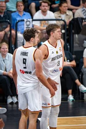 Basketball Hamburg 13.08.2023 DBB Nationalmannschaft der Männer Länderspiel Testspiel Supercup Deutschland (GER) - Kanada (CAN) Moritz Wagner (Deutschland, No.13) Franz Wagner (Deutschland, No.09) Brüder