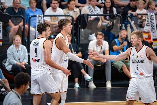 Basketball Hamburg 13.08.2023 DBB Nationalmannschaft der Männer Länderspiel Testspiel Supercup Deutschland (GER) - Kanada (CAN) Moritz Wagner (Deutschland, No.13) Franz Wagner (Deutschland, No.09) Brüder Nils Giffey (Deutschland, No.05)