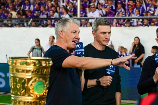 Sport Themen der Woche KW33 Sport Bilder des Tages Tobias Schweinsteiger (Cheftrainer Osnabrueck) und Bastian Schweinsteiger, VfL Osnabrueck vs. 1.FC Koeln, DFB-Pokal, 1. Runde, 14.08.2023 DFB regulations prohibit any use of photographs as image sequences and or quasi-video Osnabrück Niedersachsen Deutschland *** Tobias Schweinsteiger head coach Osnabrueck and Bastian Schweinsteiger, VfL Osnabrueck vs 1 FC Koeln, DFB Pokal, 1 round, 14 08 2023 DFB regulations prohibit any use of photographs as image sequences and or quasi video Osnabrück Lower Saxony Germany Copyright: xkolbert-press MarcxNiemeyerx
