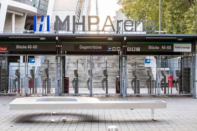 MHPArena statt Mercedes Benz Arena. Das Heimstadion des Bundesligisten VfB Stuttgart wird zum Start der neuen Bundesliga-Saison umbenannt. Die Porsche-Tochter MHP sicherte sich das Namensrecht für zehn Jahre. 15.08.2023: Stuttgart, Baden-Württemberg, Deutschland, Europa Â