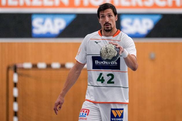 Nemanja Zelenovic (HSG, 42), am Ball, Einzelbild, Einzelfoto, Aktion, Action, 16.08.2023, Kronau (Deutschland), Handball, Testspiel, Rhein-Neckar Löwen - HSG Wetzlar *** Nemanja Zelenovic HSG, 42 , on the ball, single picture, single photo, action, 16 08 2023, Kronau Germany , handball, test match, Rhein Neckar Löwen HSG Wetzlar xozx