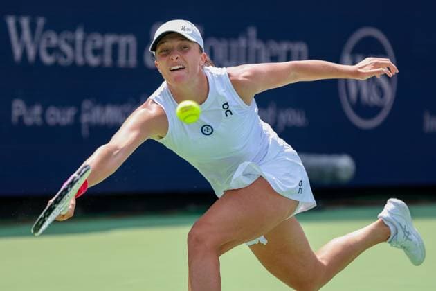 August 16, 2023, Mason, Ohio, USA: IGA SWIATEK (POL) reaches to return a shot during the Western and Southern Open at the Lindner Family Tennis Center. Mason USA - ZUMAs304 20230816_zaf_s304_141 Copyright: xScottxStuartx