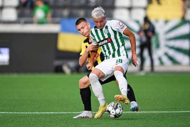 GÖTEBORG 20230817 Zalgiris Arvydas Novikovas och Häckens Kristoffer Lund Hansen under torsdagens kval till Europa League mellan BK Häcken och FK Zalgiris Vilnius pa Bravida Arena. GÖTEBORG SVERIGE x9200x