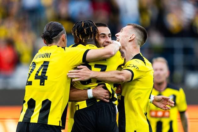 230817 Srdjan Hrstic of Häcken celebrates with team after 1-0 during the UEFA Europa League qualification match between BK Häcken and Zalgiris Vilnius on August 17, 2023 in Göteborg. Photo: Michael Erichsen BILDBYRAN COP 89 MI0522 fotboll football soccer fotball uefa europa league kval qualifying round qualification bk häcken zalgiris vilnius bbeng jubel Copyright: MICHAELxERICHSEN BB230817MI026