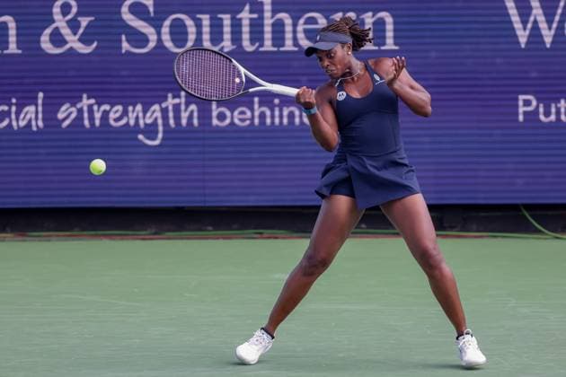 Sport Bilder des Tages August 17, 2023, Mason, Ohio, USA: Sloane Stephens (USA) hits a forehand shot during ThursdayÃ¢â‚¬â ¢s round of the Western and Southern Open at the Lindner Family Tennis Center, Mason, Oh. Mason USA - ZUMAs304 20230817_zaf_s304_029 Copyright: xScottxStuartx