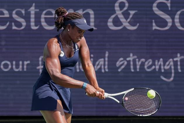 August 17, 2023, Mason, Ohio, USA: Sloane Stephens (USA) hits a two-handed backhand during ThursdayÃ¢â‚¬â ¢s round of the Western and Southern Open at the Lindner Family Tennis Center, Mason, Oh. Mason USA - ZUMAs304 20230817_zaf_s304_058 Copyright: xScottxStuartx