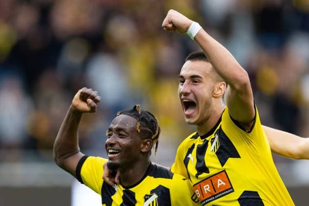 230817 Srdan Hrstic of Häcken celebrates with Ibrahim Sadiq after scoring 1-0 during the UEFA Europa League qualification match between BK Häcken and Zalgiris Vilnius on August 17, 2023 in Göteborg. Photo: Michael Erichsen BILDBYRAN COP 89 MI0522 bbeng bk häcken football fotball fotboll kval qualification qualifying round soccer uefa europa league zalgiris vilnius jubel Copyright: MICHAELxERICHSEN BB230817MI036