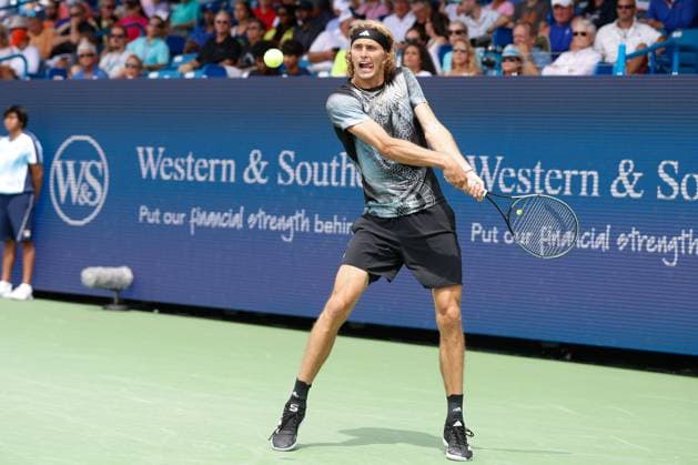 Sport Bilder des Tages CINCINNATI, OH - AUGUST 17: Alexander Zverev of Germany returns the ball during the third round at the Western & Southern Open at Lindner Family Tennis Center on August 17, 2023 in Mason, Ohio. (Photo by Ian Johnson Icon Sportswire) TENNIS: AUG 17 Western & Southern Open EDITORIAL USE ONLY Icon230817025