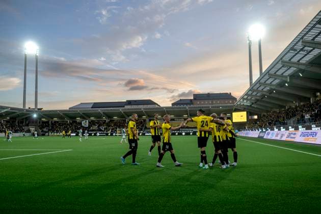 GÖTEBORG 20230817 Stor glädje i häcken efter Ibrahim Sadiqs straffmal (4-0) under torsdagens kval till Europa League mellan BK Häcken och FK Zalgiris Vilnius pa Bravida Arena. GÖTEBORG SVERIGE x9200x