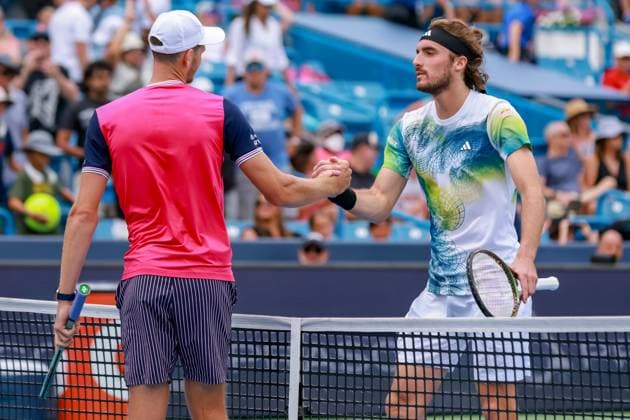 August 17, 2023, Mason, Ohio, USA: Stefanos Tsitsipas (GRE) congratulates Hubert Hurkacz (POL) for his win at ThursdayÃ¢â‚¬â ¢s round of the Western and Southern Open at the Lindner Family Tennis Center, Mason, Oh. Mason USA - ZUMAs304 20230817_zaf_s304_129 Copyright: xScottxStuartx