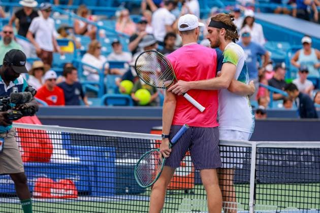 August 17, 2023, Mason, Ohio, USA: Stefanos Tsitsipas (GRE) congratulates Hubert Hurkacz (POL) for his win at ThursdayÃ¢â‚¬â ¢s round of the Western and Southern Open at the Lindner Family Tennis Center, Mason, Oh. Mason USA - ZUMAs304 20230817_zaf_s304_133 Copyright: xScottxStuartx