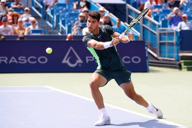 CINCINNATI, OH - AUGUST 17: Carlos Alcaraz of Spain hits a backhand during the third round at the Western & Southern Open at Lindner Family Tennis Center on August 17, 2023 in Mason, Ohio. (Photo by Ian Johnson Icon Sportswire) TENNIS: AUG 17 Western & Southern Open EDITORIAL USE ONLY Icon230817049