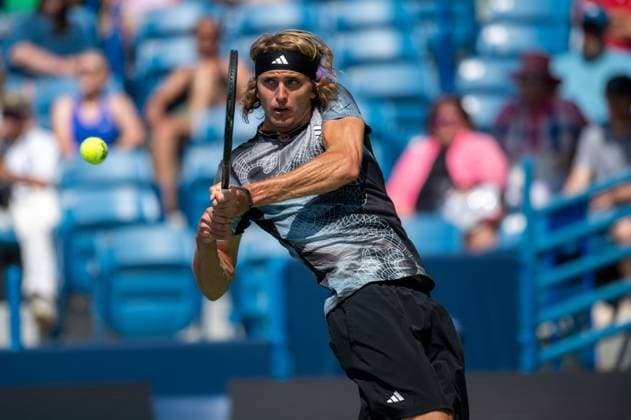 Round Of 16 Matches: Western & Southern Open Alexander Zverev plays Daniil Medvedev in their round of 16 match during the Western & Southern Open at the Lindner Family Tennis Center on Thursday, August 17, 2023 in Cincinnati, Ohio. Cincinnati, OH Ohio United States  Copyright: xJasonxWhitmanx originalFilename:whitman-westerns230817_npxAz.jpg