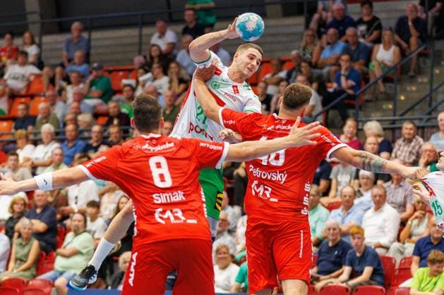 Sport Themen der Woche KW33 Sport Bilder des Tages v.l. Frederik Simak (TBV Lemgo Lippe, 08), Danilo Radovic (GWD Minden, 21), Leos Petrovsky (TBV Lemgo Lippe, 48) GER, GWD Minden vs. TBV Lemgo Lippe, Handball, Spielo-Cup 2023, Halbfinale, 18.08.2023 GER, GWD Minden vs. TBV Lemgo Lippe, Handball, Spielo-Cup 2023, Halbfinale, 18.08.2023 Luebbecke *** v l Frederik Simak TBV Lemgo Lippe, 08 , Danilo Radovic GWD Minden, 21 , Leos Petrovsky TBV Lemgo Lippe, 48 GER, GWD Minden vs TBV Lemgo Lippe, Handball, Spielo Cup 2023, Semifinal, 18 08 2023 GER, GWD Minden vs TBV Lemgo Lippe, Handball, Spielo Cup 2023, Semifinal, 18 08 2023 Luebbecke Copyright: xEibner-Pressefotox xJanxStrohdiekx EP_JSK