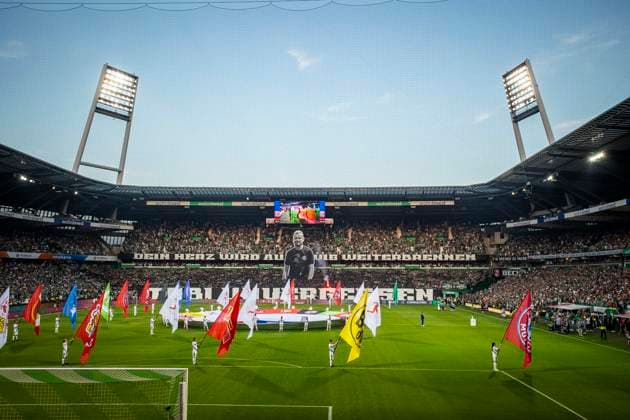 GER, 1.FBL, SV Werder Bremen vs FC Bayern München 18.08.2023, wohninvest WESERSTADION, GER, 1.FBL, SV Werder Bremen vs FC Bayern München im Bild Blick ins wohninvest WESERSTADION, Die Bundesliga Saison 2023 2024 wird mit einer feierlichen Zeremonie eröffnet Choreographie der Werder Fans