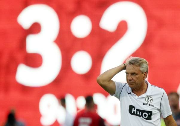 2:3 Niederlage für Elversberg, Horst Steffen (Trainer SV Elversberg) 18.08.2023, Fußball, 2. Bundesliga, FC Kaiserslautern - SV Elversberg, 3. Spieltag, Saison 2023 24, Fritz Walter Stadion, Kaiserslautern, Deutschland, zmdz, ** DFB & DFL regulations prohibit any use of photographs as image sequences and or quasi-video. ** FC Kaiserslautern - SV Elversberg