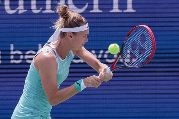 August 18, 2023, Mason, Ohio, USA: Marie Bouzkova (CZE) hits a two-handed backhand during FridayÃ¢â‚¬â ¢s round of the Western and Southern Open at the Lindner Family Tennis Center, Mason, Oh. Mason USA - ZUMAs304 20230818_zaf_s304_015 Copyright: xScottxStuartx