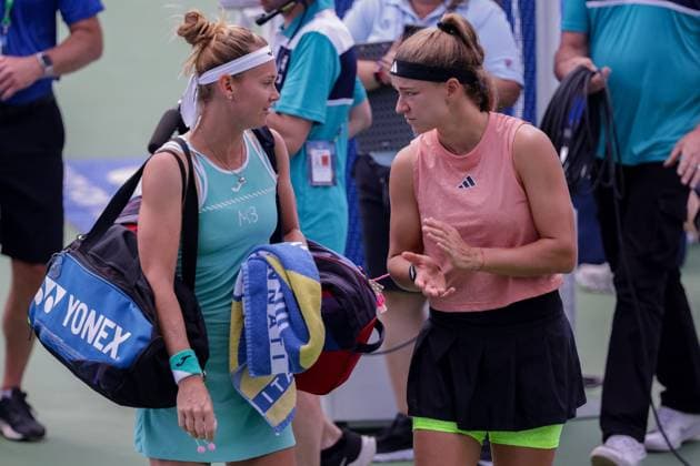 August 18, 2023, Mason, Ohio, USA: Karolina Muchova (CZE), right, applauds Marie Bouzkova (CZE) after her retirement, due to injury at FridayÃ¢â‚¬â ¢s round of the Western and Southern Open at the Lindner Family Tennis Center, Mason, Oh. Mason USA - ZUMAs304 20230818_zaf_s304_012 Copyright: xScottxStuartx