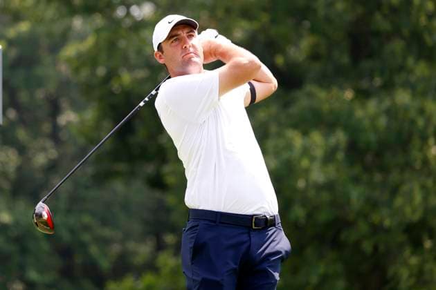 OLYMPIA FIELDS, IL - AUGUST 18: PGA, Golf Herren golfer Scottie Scheffler plays his tee shot on the 7th hole during the second round of the BMW Championship Fed Ex Cup Playoffs on August 18th, 2023, at Olympia Fields Country Club in Olympia Fields, Illinois. (Photo by Brian Spurlock Icon Sportswire) GOLF: AUG 18 PGA - BMW Championship EDITORIAL USE ONLY Icon230818071