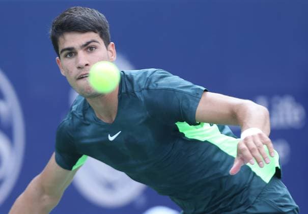 Sport Bilder des Tages Carlos Alcaraz of Spain in action against Max Purcell of the Australia during the quarter-final round of the Western and Southern Open at the Lindner Family Tennis Center in Mason Ohio USA, 18 August 2023. Western and Southern Open !ACHTUNG: NUR REDAKTIONELLE NUTZUNG!  Copyright: xMARKxLYONSx AME2418 20230818-55011728083_1
