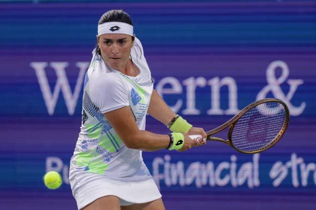 August 18, 2023, Mason, Ohio, USA: Ons Jabeur (TUN) hits a backhand shot during FridayÃ¢â‚¬â ¢s round of the Western and Southern Open at the Lindner Family Tennis Center, Mason, Oh. Mason USA - ZUMAs304 20230818_zaf_s304_203 Copyright: xScottxStuartx