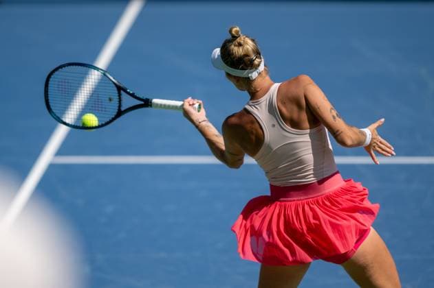 Quarterfinals Matches: Western & Southern Open Marketa Vondrousova is seen during her quarterfinals match against Iga Swiatek at the Western & Southern Open at the Lindner Family Tennis Center on Friday, August 18, 2023 in Cincinnati, Ohio. Swiatek defeated Vondrousova 7-6, 6-1. Cincinnati, OH Ohio United States  Copyright: xJasonxWhitmanx originalFilename:whitman-quarterf230818_npzD8.jpg