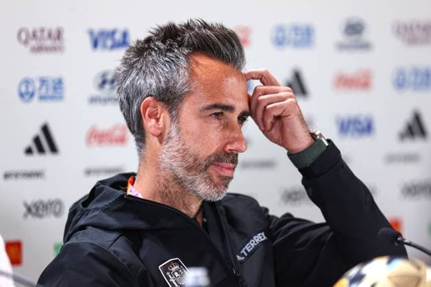Sport Bilder des Tages Spain press conference, PK, Pressekonferenz 19 August 2023, Sydney - Women™s World Cup 2023 - Spain Press Conference - Spain head coach Jorge Vilda - Photo: Charlotte Wilson Offside. Sydney Australia Copyright: xCharlottexWilsonx xOffsidexOffside