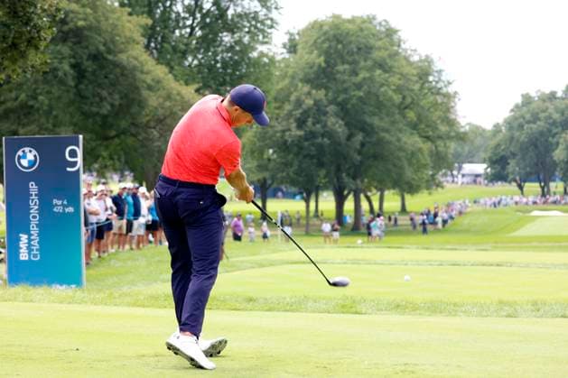 OLYMPIA FIELDS, IL - AUGUST 19: PGA, Golf Herren golfer Jordan Spieth hits his tee shot on the 9th hole during the third round of the BMW Championship Fed Ex Cup Playoffs on August 19th, 2023, at Olympia Fields Country Club in Olympia Fields, Illinois. (Photo by Brian Spurlock Icon Sportswire) GOLF: AUG 19 PGA - BMW Championship EDITORIAL USE ONLY Icon230819007