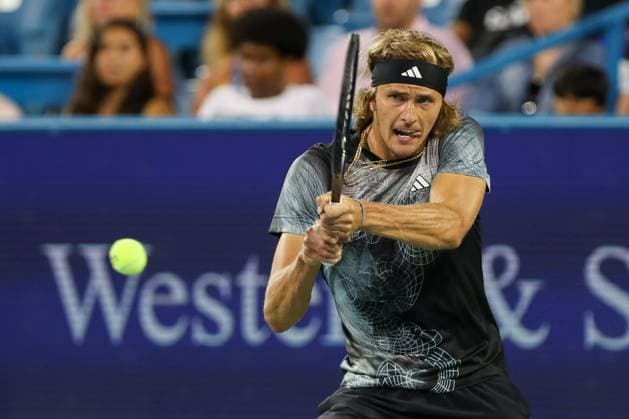 CINCINNATI, OH - AUGUST 19: Alexander Zverev of Germany hits a backhand during the semifinal round at the Western & Southern Open at Lindner Family Tennis Center on August 19, 2023 in Mason, Ohio. (Photo by Ian Johnson Icon Sportswire) TENNIS: AUG 19 Western & Southern Open EDITORIAL USE ONLY Icon230819105