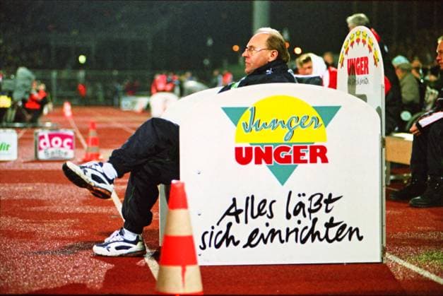RECORD DATE NOT STATED Aus 1. BL. Saison 1997 98 VfL Wolfsburg - 1. FC Köln 1:1 am 08.02.1998. Im Foto: WOB Trainer Willi Reimann *** From 1 BL season 1997 98 VfL Wolfsburg 1 FC Köln 1 1 on 08 02 1998 In photo WOB coach Willi Reimann