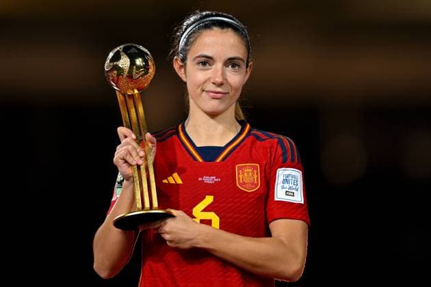 Sport Bilder des Tages WWC23 FINAL SPAIN ENGLAND, Aitana Bonmati of Spain poses with the Golden Ball after winning the FIFA Women s World Cup 2023 Final soccer match between Spain and England at Stadium Australia in Sydney, Sunday, August 20, 2023. ( NO ARCHIVING, EDITORIAL USE ONLY, NO USE IN BOOKS WITHOUT CONSENT SYDNEY NEW SOUTH WALES AUSTRALIA  Copyright: xDEANxLEWINSx 20230820001833036231