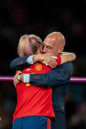 Sydney, Australia, August 20th 2023: Alexia Putellas (11 Spain) hugs president of the RFEF Luis Rubiales during the FIFA Womens World Cup 2023 Final football match between Spain and England at Stadium Australia in Sydney, Australia. (Noe Llamas SPP) Copyright: xNoexLlamasx xSPPx spp-en-NoLlSp-20230820-NLA05130