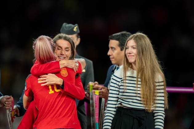 Sydney, Australia, August 20th 2023: Alexia Putellas (11 Spain) hugs Queen Letizia of Spain during the FIFA Womens World Cup 2023 Final football match between Spain and England at Stadium Australia in Sydney, Australia. (Noe Llamas SPP) Copyright: xNoexLlamasx xSPPx spp-en-NoLlSp-20230820-NLA05089