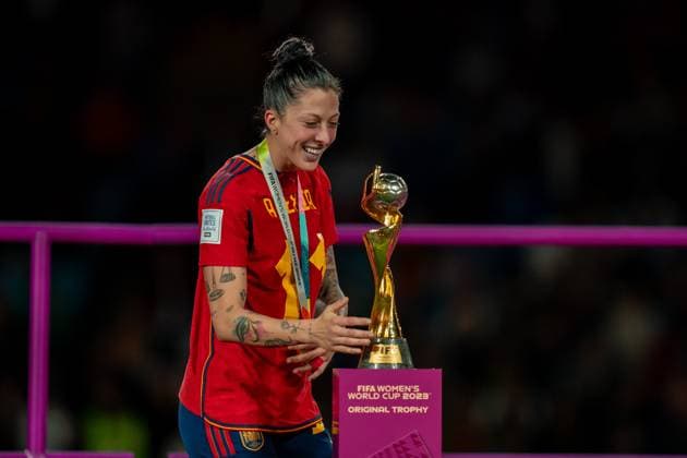 Sydney, Australia, August 20th 2023: Jenni Hermoso (10 Spain) touches the original trophy during the FIFA Womens World Cup 2023 Final football match between Spain and England at Stadium Australia in Sydney, Australia. (Noe Llamas SPP) Copyright: xNoexLlamasx xSPPx spp-en-NoLlSp-20230820-NLA05139