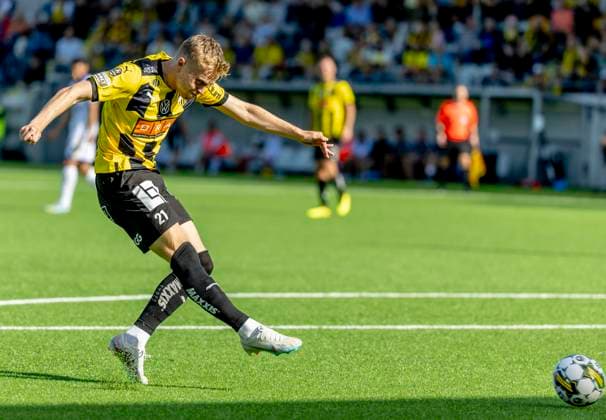 GÖTEBORG 20230820 Häckens Tomas Olai Totland skjuter in 2-2 under söndagens allsvenska fotbollsmatch mellan BK Häcken och IK Sirius FK pa Bravida arena GÖTEBORG Sverige x9200x Copyright: xADAMxIHSE TTx ALLSVENSKAN HÄCKEN-SIRIUS